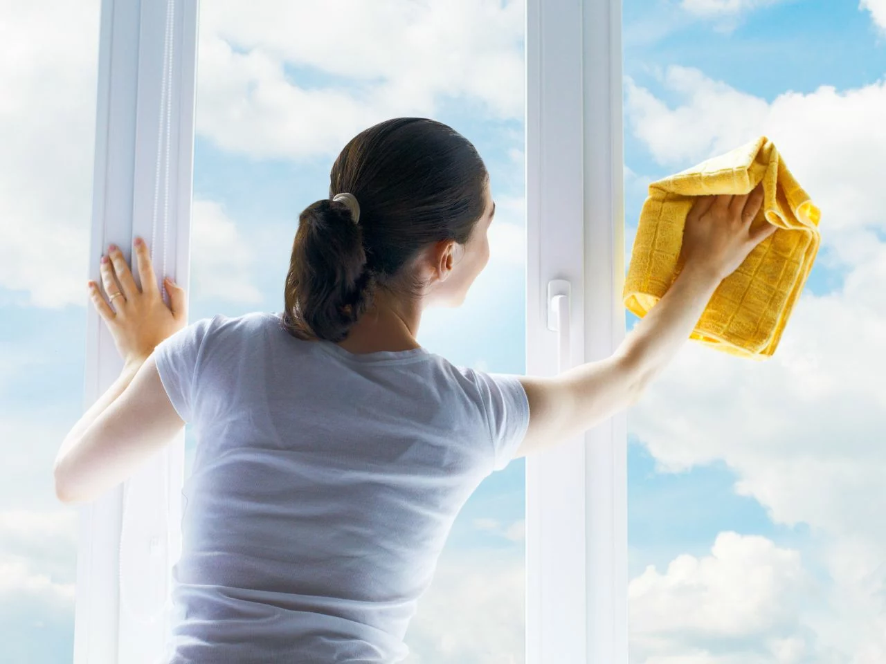 How to clean windowpanes without leaving marks